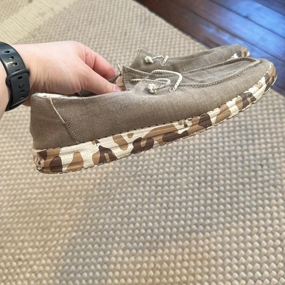 Hey Dude cream and camo shoes - Picture 2 of 4